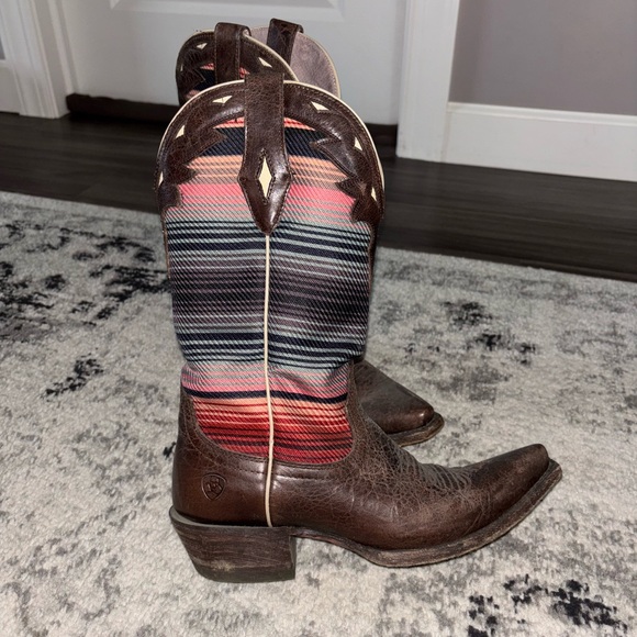 Ariat size 7 boots - Picture 3 of 6